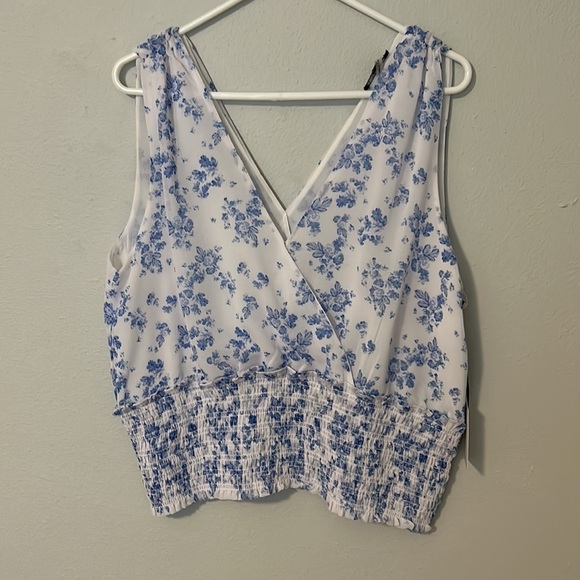 1.State Blue and white womens sleeveless blouse, size XL. Beautiful! - Picture 1 of 4